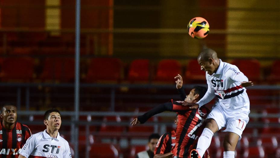 Lance da partida entre São Paulo e Atlético-PR, válida pela 14ª rodada do Campeonato Brasileiro, no estádio do Morumbi - (15/08/2013)