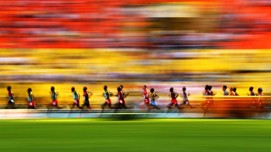 Atletas durante corrida de 10.000 metros no 14º Campeonato Mundial de Atletismo, em Moscou, Rússia