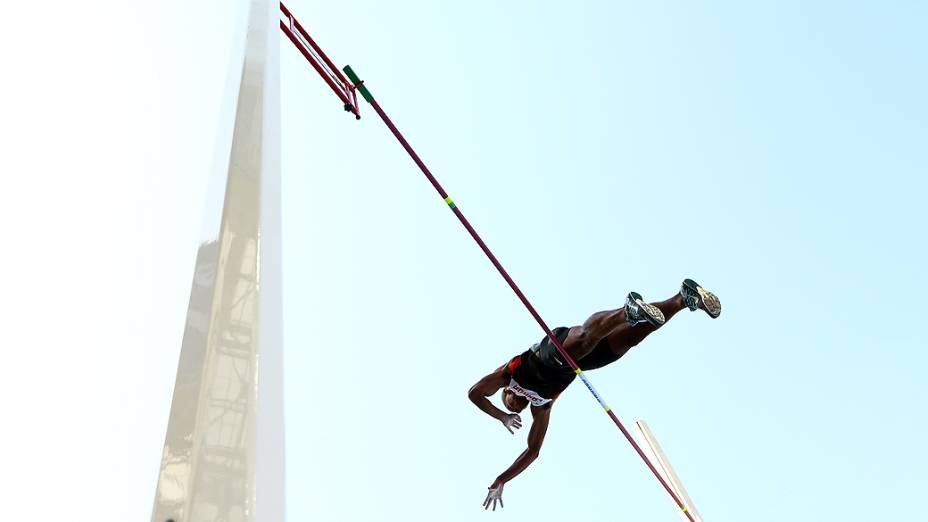 O canadense Damian Warner durante a competição no decatlo