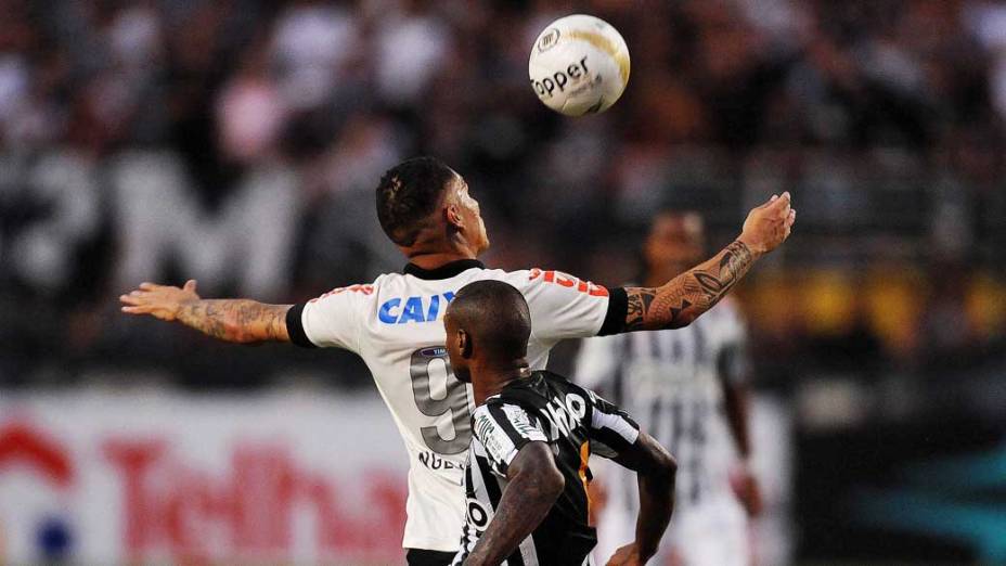 Guerrero durante primeira partida da final do Campeonato Paulista de Corinthians e Santos, no Pacaembu, São Paulo