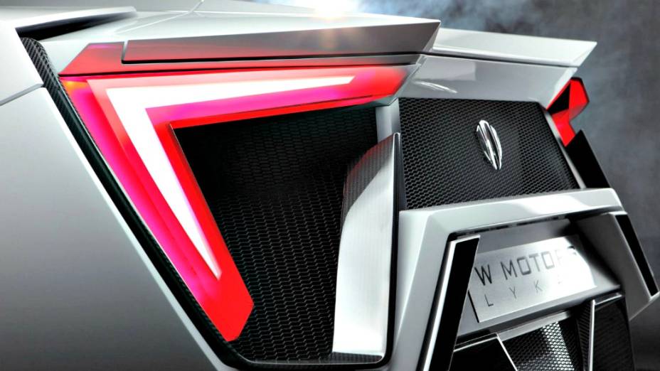 LykanHypersport tem motor biturbo com 750 cv, faz de 0 a 100 km/h em 2,8 segundos e velocidade máxima de 390 km/h