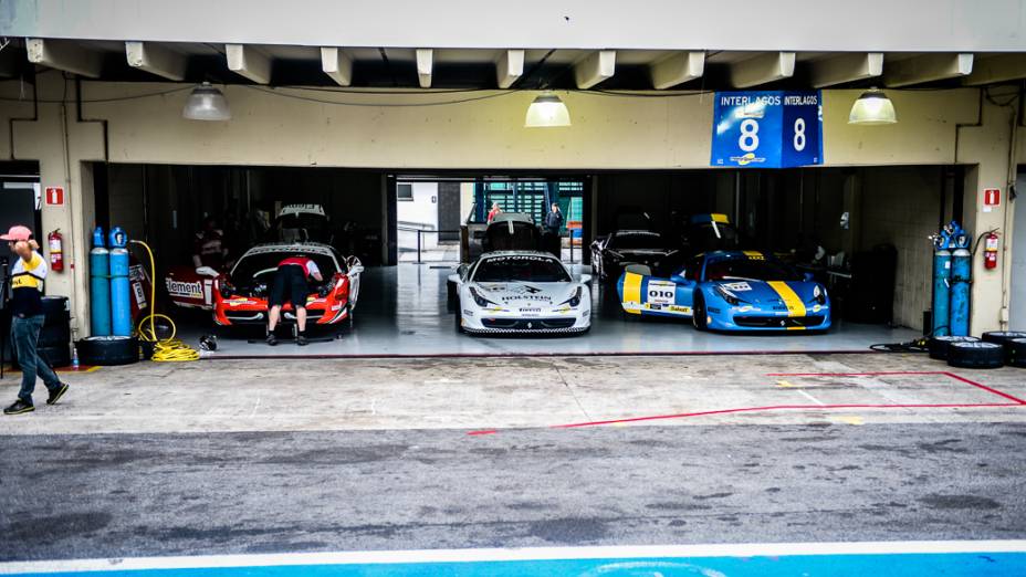 Evento reúne diversos modelos da escuderia italiana durante apresentações e competições no autódromo de Interlagos, em São Paulo