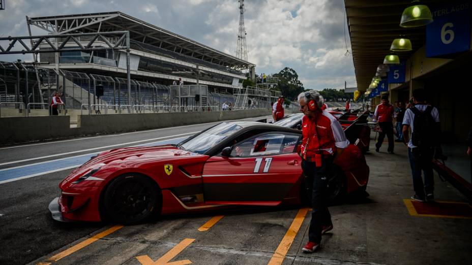 Evento reúne diversos modelos da escuderia italiana durante apresentações e competições no autódromo de Interlagos, em São Paulo