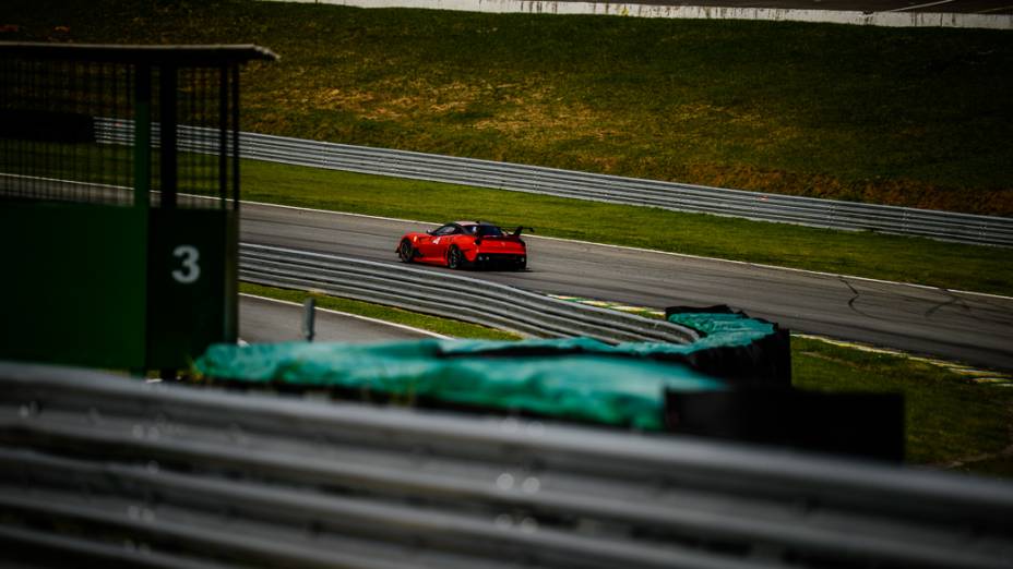 Sessão de treinos durante o primeiro dia do Ferrari Racing Days, no autódromo de Interlagos, São Paulo