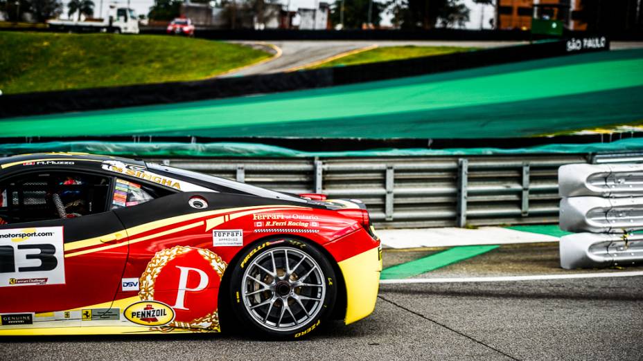 Sessão de treinos durante o primeiro dia do Ferrari Racing Days, no autódromo de Interlagos, São Paulo