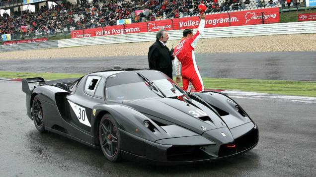 <br><br> Ferrari FXX: versão de pista da Enzo, é a única produzida na cor preta <br><br> Ferrari FXX: versão de pista da Enzo, é a única produzida na cor preta