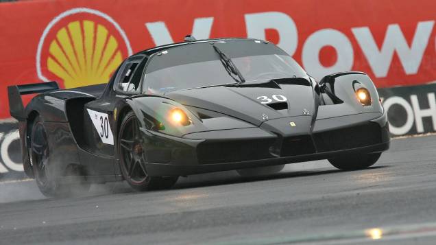  <br><br>  Ferrari FXX: versão de pista da Enzo, é a única produzida na cor preta