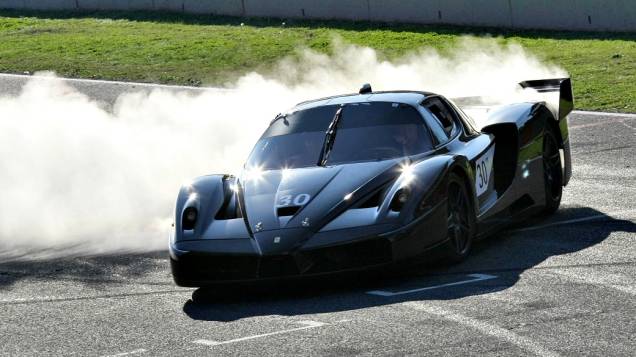  <br><br>  Ferrari FXX: versão de pista da Enzo, é a única produzida na cor preta