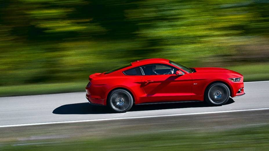 A Ford apresentou nesta quinta-feira o novo Mustang, em lançamento mundial. Além dos motores V6 e V8, terá opção de um 2.3 EcoBoost. A versão GT continua a ter um V8 5.0, com mais de 420 cv