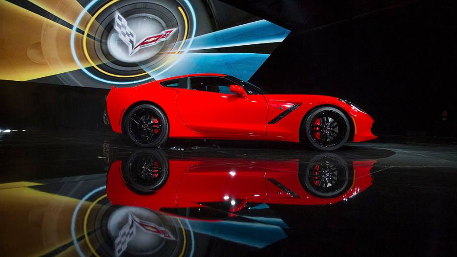Novo Corvette Stingray: o esportivo tem motor V8, de 6.2 litros e potência de 450 cavalos. Pode vir com câmbio manual de sete marchas ou automático de seis velocidades
