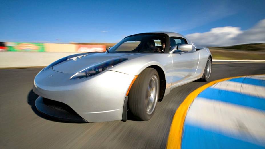 Tesla Roadster: esportivo elétrico que acelera de a a 100 km/h em 3,9 segundos