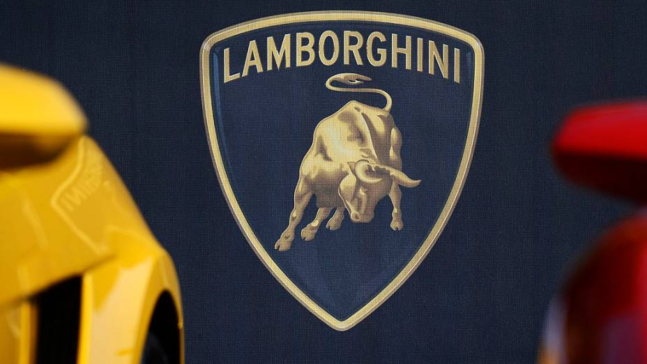 O famoso escudo do touro idealizado por Ferruccio Lamborghini, o fundador da marca, um italiano amante das touradas