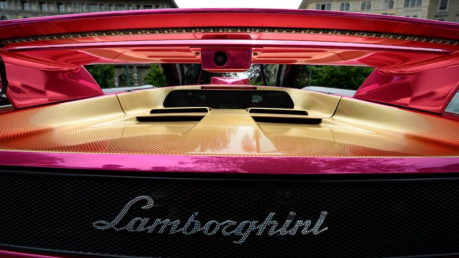 Detalhe da traseira de um Lamborghini Diablo, modelo que substituiu o Countach e foi produzido por mais de uma década (1990 a 2002), nas versões roadster e cupê. Ele foi sucedido pelo Murcièlago