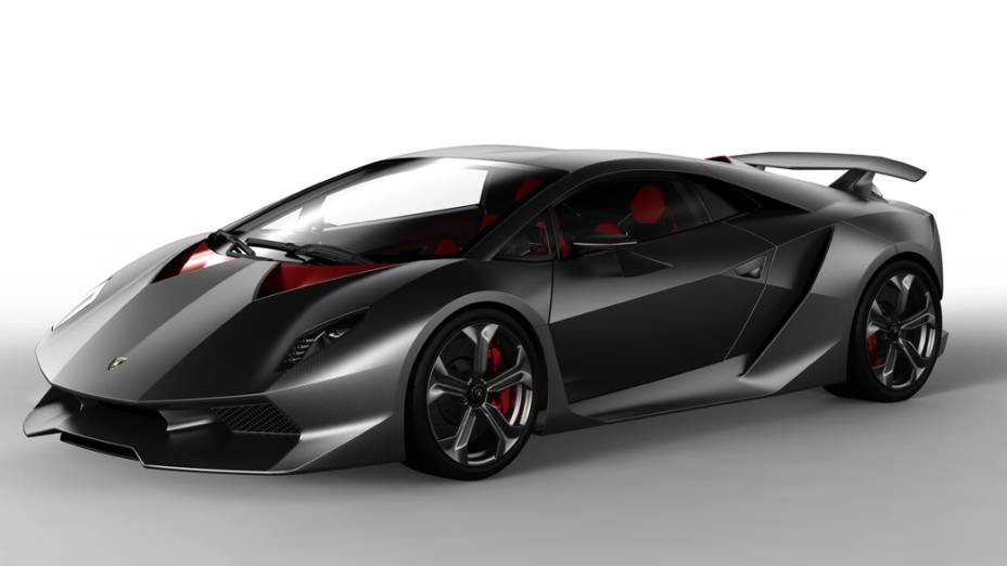 Sesto Elemento: somente 20 unidades serão montadas, com motor 5.2, V10 com 578 cv. Pesa menos de 1.000 quilos, faz de 0 a 100 km/h em menos de 2,5 segundos e  tem velocidade máxima de 322 km/h