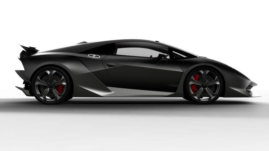 Sesto Elemento: somente 20 unidades serão montadas, com motor 5.2, V10 com 578 cv. Pesa menos de 1.000 quilos, faz de 0 a 100 km/h em menos de 2,5 segundos e  tem velocidade máxima de 322 km/h