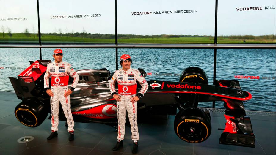 Jenson Button e Sergio Perez apresentaram o MP4-28, em Woking, na Inglaterra