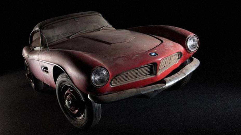 BMW 507 1957 foi pintado na cor vermelha pelo rei do rock