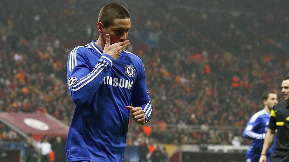 Jogador Fernando Torres, do Chelsea, comemora gol contra o Galatasaray, pela Liga dos Campeões, na Turquia