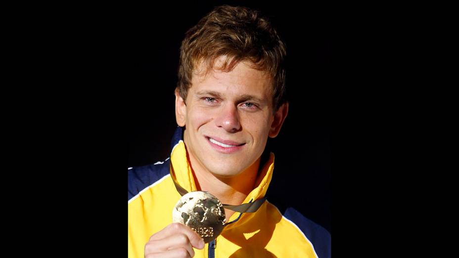 Cielo após vencer 50m livre final masculina durante os Campeonatos Mundiais de Natação no Sant Jordi Arena em Barcelona