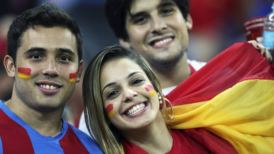 Torcida espanhola na partida entre Espanha e Uruguai pela Copa das Confederações, no Recife