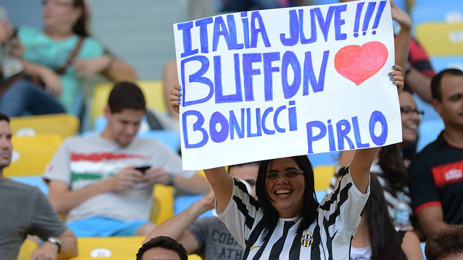 Torcida italiana durante jogo da Copa das Confederações contra o México, no Maracanã