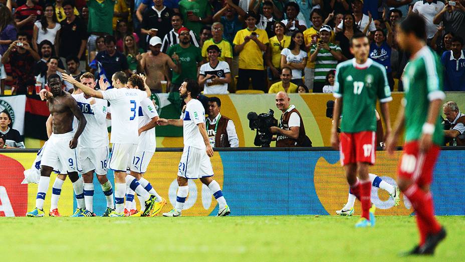 Mario Balotelli comemora gol na vitória da Itália sobre o México pela Copa das Confederações, no Maracanã