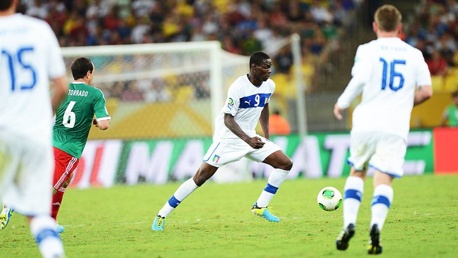 Mario Balotelli durante partida entre Itália e México pela Copa das Confederações, no Maracanã