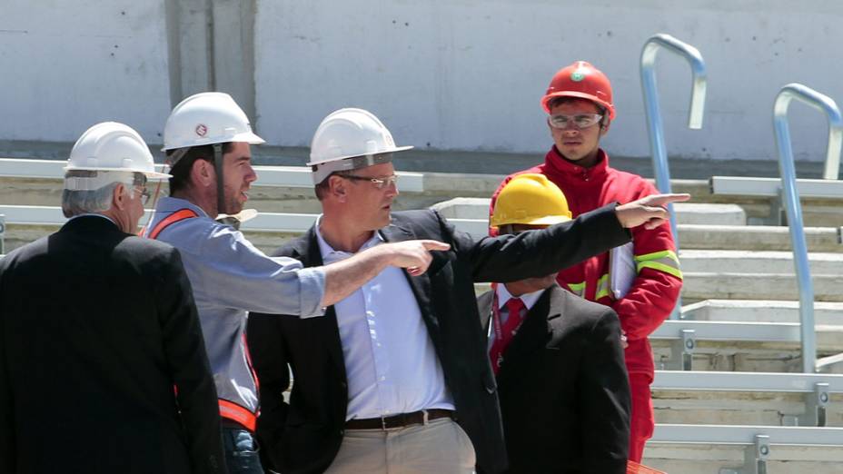 Secretário-geral da FIFA, Jérôme Valcke, chega para visitar o estádio Beira-Rio, em Porto Alegre