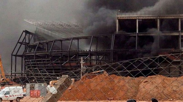 Incêndio atinge a Arena Pantanal, uma das sedes da Copa do Mundo 2014, no Mato Grosso
