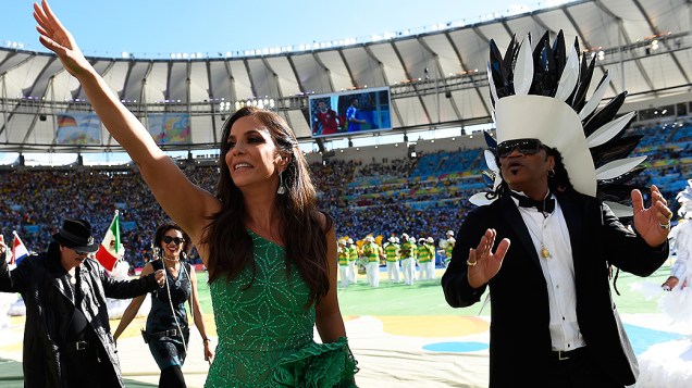 Ivete Sangalo e Carlinhos Brown durante a cerimônia de encerramento da Copa do Mundo no Maracanã, no Rio