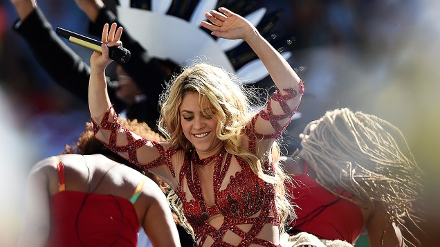 Shakira durante a cerimônia de encerramento da Copa do Mundo no Maracanã, no Rio