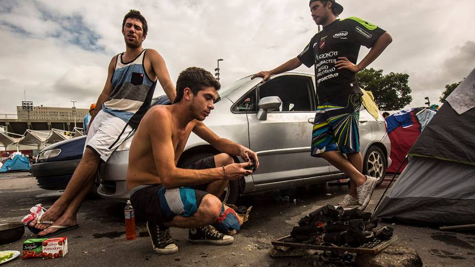 Argentinos acampados no Terreirão do Samba, no Rio de Janeiro