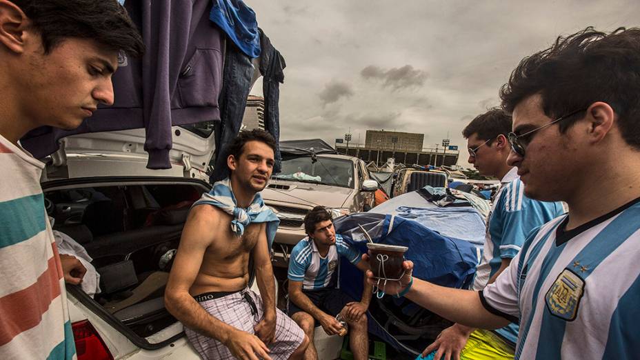 Torcedores da Argentina acampados no Terreirão do Samba