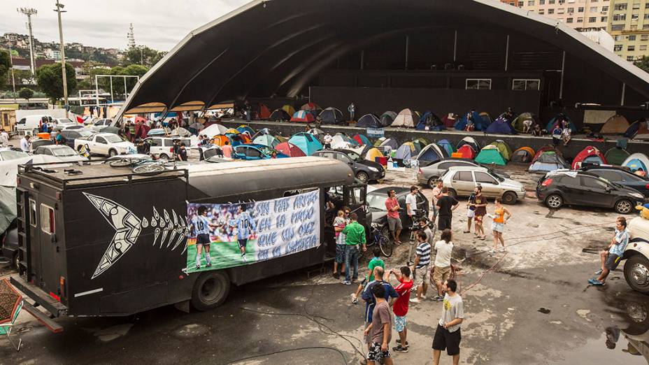 Torcedores da Argentina acampados no Terreirão do Samba