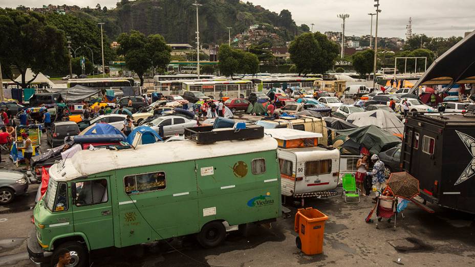 Acampamento de Argentinos no Terreirão do Samba, no Rio de Janeiro