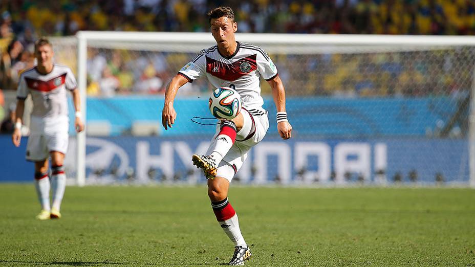 Mesut Özil, da Alemanha, durante o jogo contra a França no Maracanã, no Rio