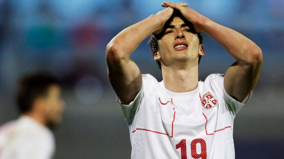 Jogador da Sérvia lamenta derrota por 2 a 0 para a Croácia pelas eliminatórias para a Copa do Mundo