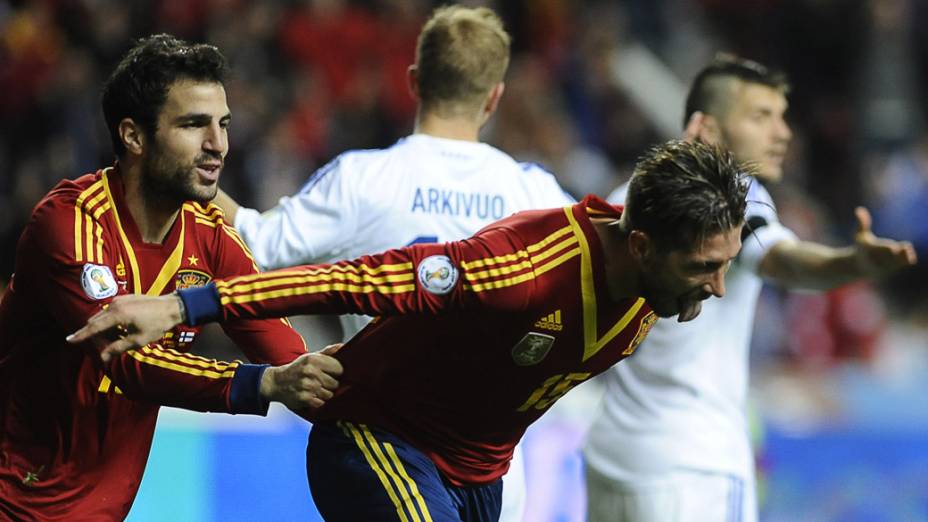 Jogador espanhol Sérgio Ramos comemora após marcar gol contra a Finlândia, pelas eliminatórias para a Copa do Mundo