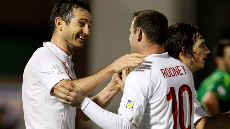 Jogadores da Inglaterra comemoram gol contra San Marino