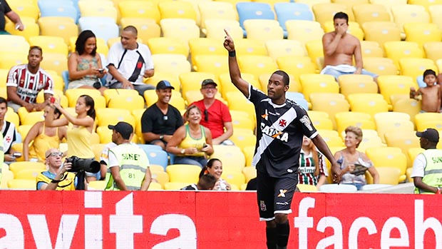 Edmilson comemora gol do Vasco durante partida contra o Fluminense