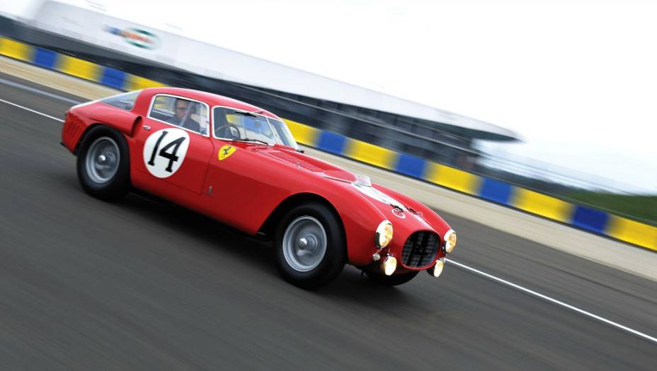 Ferrari 340/375 MM Berlinetta Competizione disputou a 24 Horas de Le Mans de 1953: motor V12 4.5 litros, com 340 cv