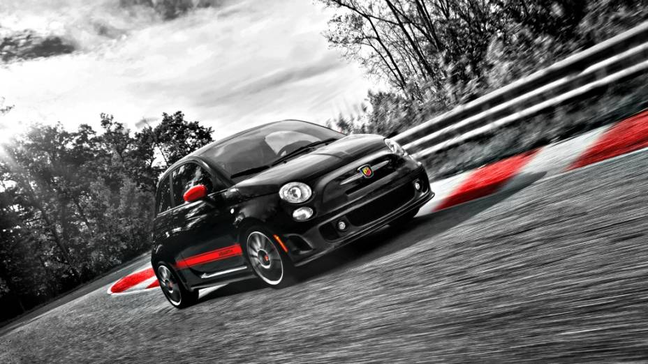 500 Abarth Cabrio: câmbio manual de cinco marchas, suspensão e freios esportivos, motor 1.4 litro, turbo MultiAir e 162 cv