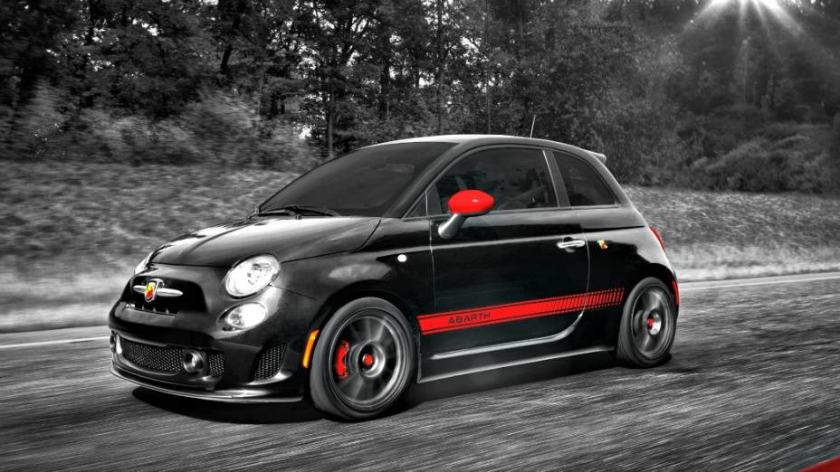 500 Abarth Cabrio: câmbio manual de cinco marchas, suspensão e freios esportivos, motor 1.4 litro, turbo MultiAir e 162 cv