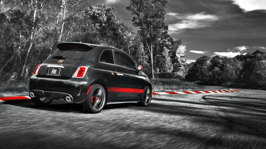 500 Abarth Cabrio: câmbio manual de cinco marchas, suspensão e freios esportivos, motor 1.4 litro, turbo MultiAir e 162 cv