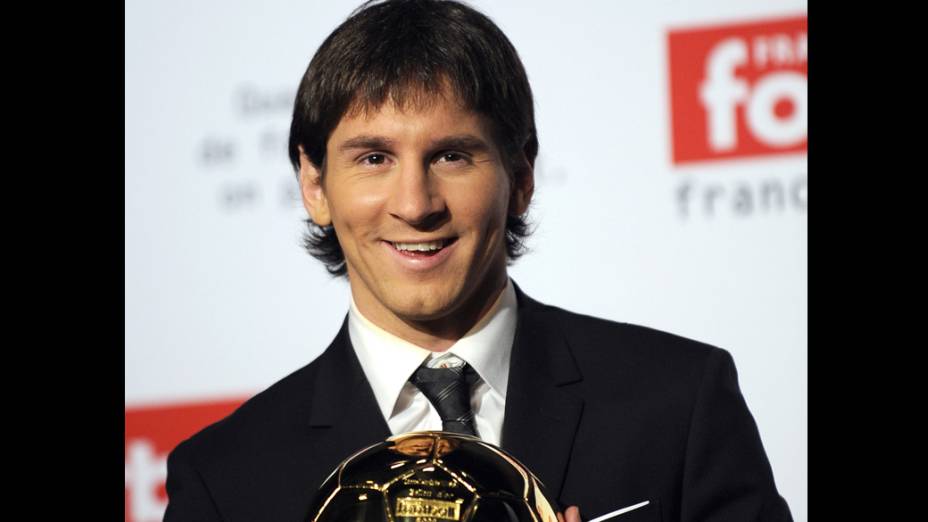 Lionel Messi recebeu sua 1ª  Bola de Ouro da FIFA em 2009