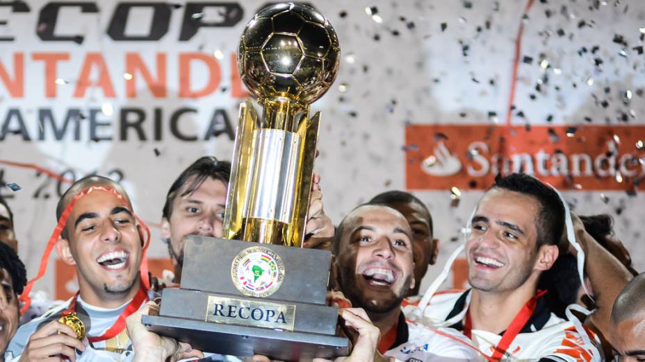 Corinthians vence São Paulo no Pacaembu e é campeão da Recopa Sul-Americana
