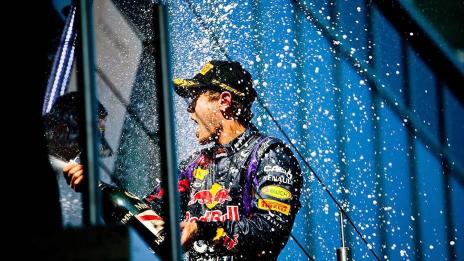 Sebastian Vettel da Red Bull comemora a vitória em casa, pela primeira vez, no GP da Alemanha, em Nürburgring