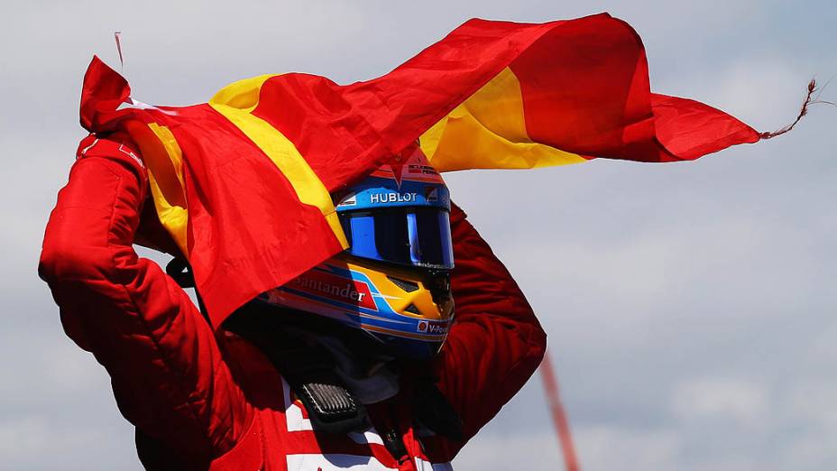 Piloto espanhol Fernando Alonso, da Ferrari comemora o 1º lugar no GP da Espanha, no Circuito da Catalunha, em Montmeló