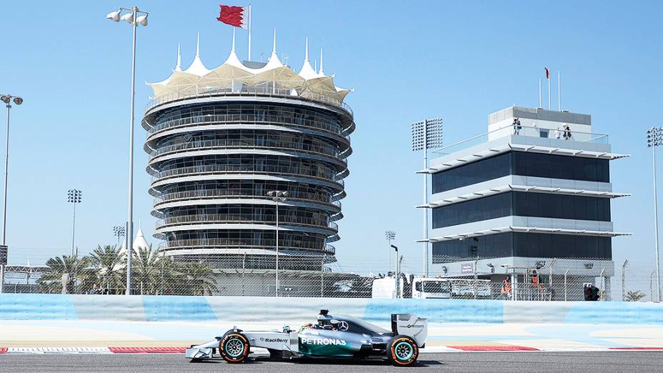 Lewis Hamilton, da Mercedes, durante testes para a temporada 2014 da Fómula 1 no Barein