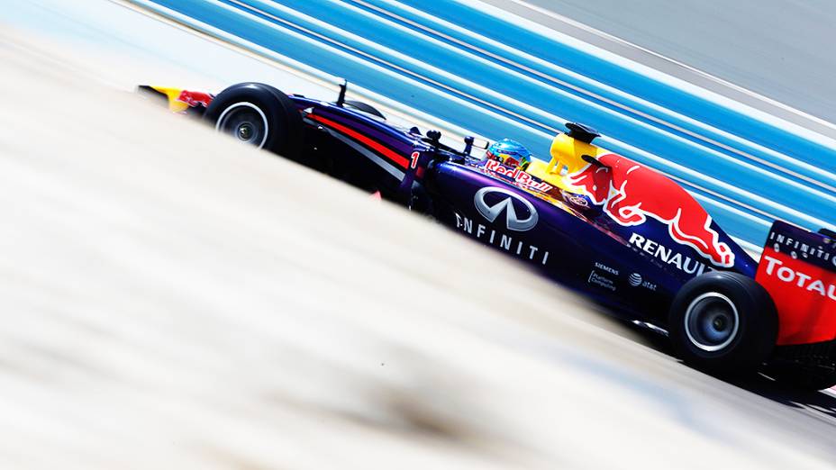 Sebastian Vettel, da Red Bull, durante testes para a temporada 2014 da Fómula 1 no Barein